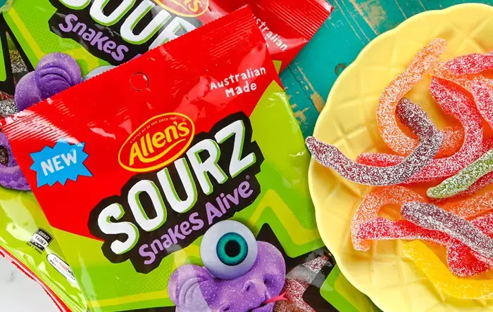 Allens sour snakes alive